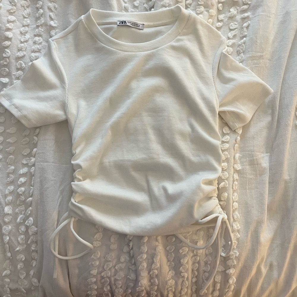 white medium zara t shirt with cinches